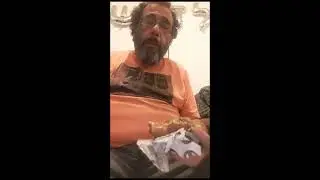 שלומי כהן אוכל שתי המבורגרים ב20 שניות