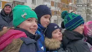Новогодний праздник для детей на Никулинской улице в Москве