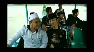 Gus Azmi nyanyi lagu 
