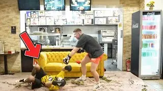 Jordan VS Semih BLIND BOX KAMPF im DÖNER LADEN (geht schief)