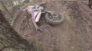 ENDURO | UCIEKAJ! UCIEKAJ!