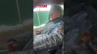 Дед матерится .