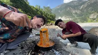 Jungle Mein Spicy Noodles Banadi 😍
