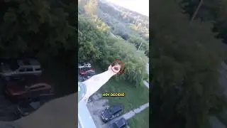 She has a falcon as her best friend... and what he does is amazing! 😳🦅