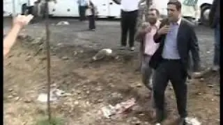 BDP'Lİ VEKİL POLİSİN ÜZERİNE YÜRÜDÜ