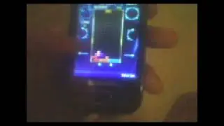Играю в тетрис на телефоне