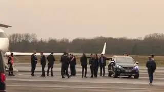 Arrivée d'Emmanuel Macron sur le tarmac de l'aéroport d'Angers-Marcé
