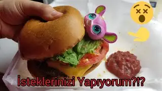 Minişler: İSTEKLERİNİZİ YAPIYORUM!?! (Minişimi hamburgere koydum)