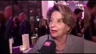 Ursula Stenzel arbeitet schwer... (Luxushotel)
