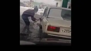Как открыть дверь топором