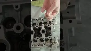 Remove - Install in 5sec Valve Springs from Cylinder Head without ANY Tool (Homemade or Not) #shorts