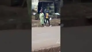 Lockdown etabuse, Abawala bekera kunonya babawasa oba ababagulirayo ekyokulya.