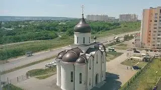 Саратов. 2 комнатная квартира в Солнечном 2 с видом на церковь июнь 2024.