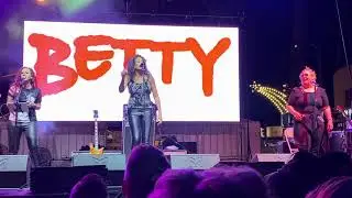 Sticky Rice live