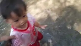 Berenang di pantai sine - saat pasang