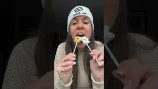 WHICH EASTER CAKE POP IS COOLER? 