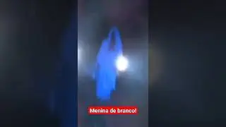A menina de branco aparece na estrada assombrada. #lendas #sobrenatural #espíritos #terror