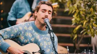 en el patio: Laró - Buscamos (Temporada 2)