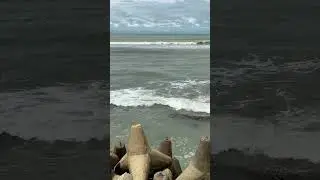 কক্সবাজার সমুদ্র উত্তাল।