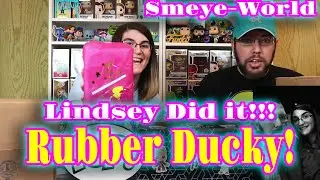 LINDSEY FINALLY GOT A RUBBER DUCKY!! Two $60 Smeye-World Mystery Boxes!! Sports Grail!
