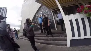 Посетителей кафе  без QR- кодов вышибли на улицу, как поганых псов.