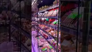 Идём в самый дорогой продуктовый Петербурга перед Новым годом!