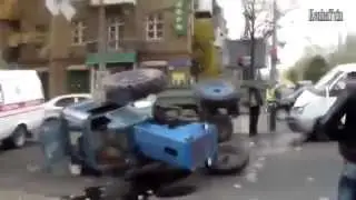 (ЖЕСТЬ 18+) Трактор собрал все на своем пути! Авария!