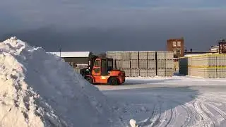 Погрузчик с газобетонным блоком ТЕПЛИТ