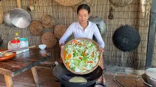 Fried eggs with vegetables
