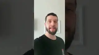 Держать руки за копчиком опасно!