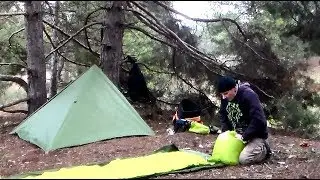 Обогрев палатки в зимнем лесу без печки. Tent heating in the forest without a stove