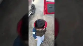 Сынок помогает накачать шину на Матизе 😍🥰
