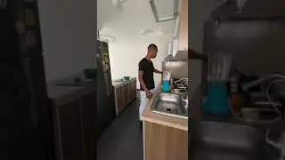 BROMA A MI NOVIA EN LA COCINA