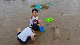 2 Sets of twins at the beach