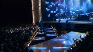 Netinho cantando "Love of My Life" em seu DVD "Netinho e a Caixa Mágica.m4v