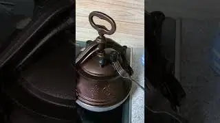 Нооовый год к нам мчится