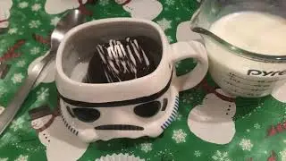 Haciendo chocolate caliente con una bomba de chocolate 🍫