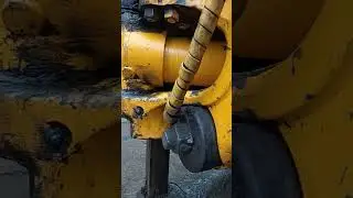 экскаватор погрузчик JCB 3cx замена поворотного цилиндра задней стрелы .