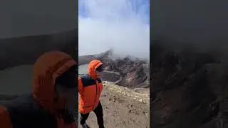 Кратер вулкана Горелый. Камчатка.