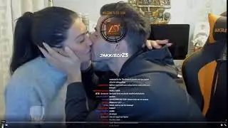 Alex D'rosso och Sara Bolay Kysser varandra;)
