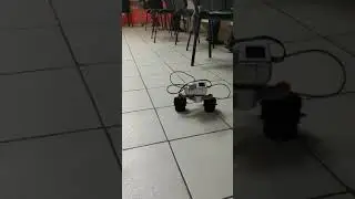 Робот-мойщик полов в IT-школе Мела Росса