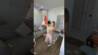 Евочка чипсы съела😆 Антон огурцы теперь ей дает, вот это родители