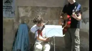 Miro alrededor - en la calle Compañía, con Roman Giza