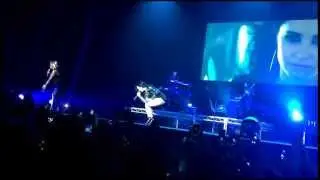 Heart Attack: Demi Lovato DEMI World Tour 24/4/15 Melbourne Australia