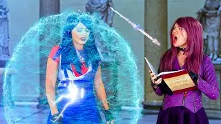 DESCENDANTS MAL SAVES EVIE FROM UMA. (Totally TV Parody)