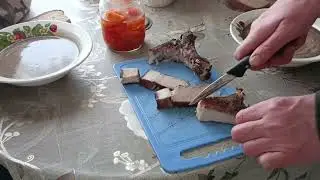На улице мороз, пила сломалась.