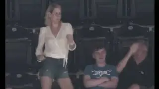 Annesinin Dansıyla Yerin Dibine Giren Genç
