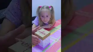 Уступи свой ТЕЛЕФОН МЛАДШЕЙ сестре 