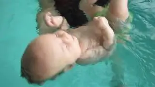 Мамины руки и вода - мощное средство расслабления