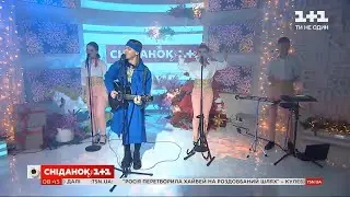 Артем Пивоваров з хітом “Дежавю” в студії Сніданку з 1+1